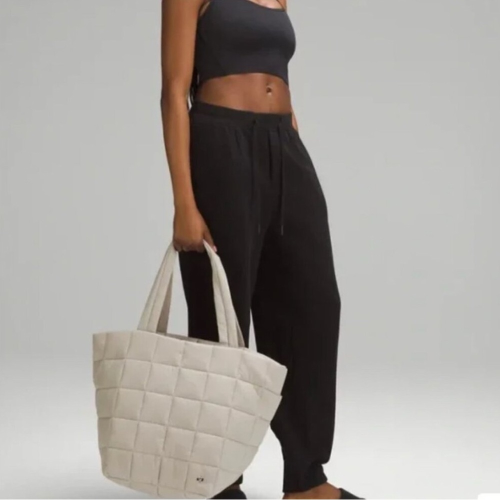 NWT Raw Linen lululemon Quilted Grid Tote Bag *26L